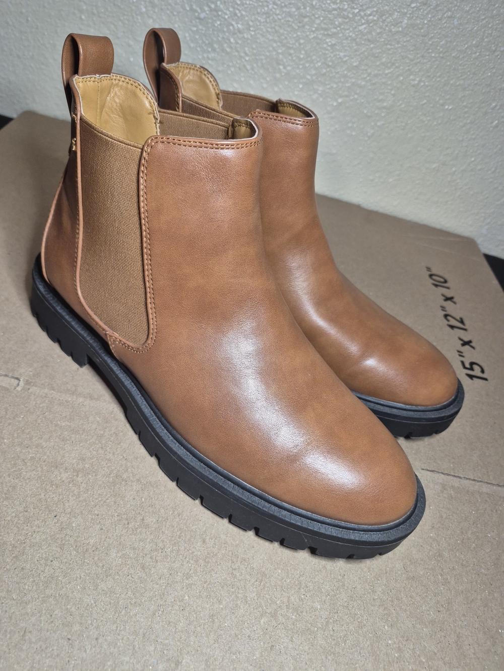 Dream Pairs Men’s Chukka Boots in Brown with Black Sole